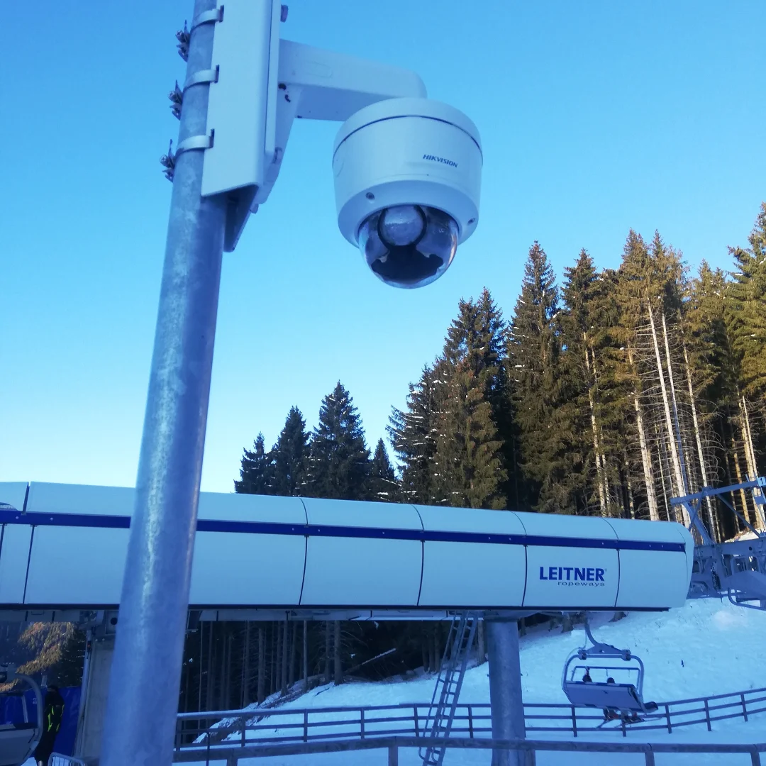 Sistema di videosorveglianza funivia - Telecamera IP dome professionale per monitoraggio sicurezza impianti a fune