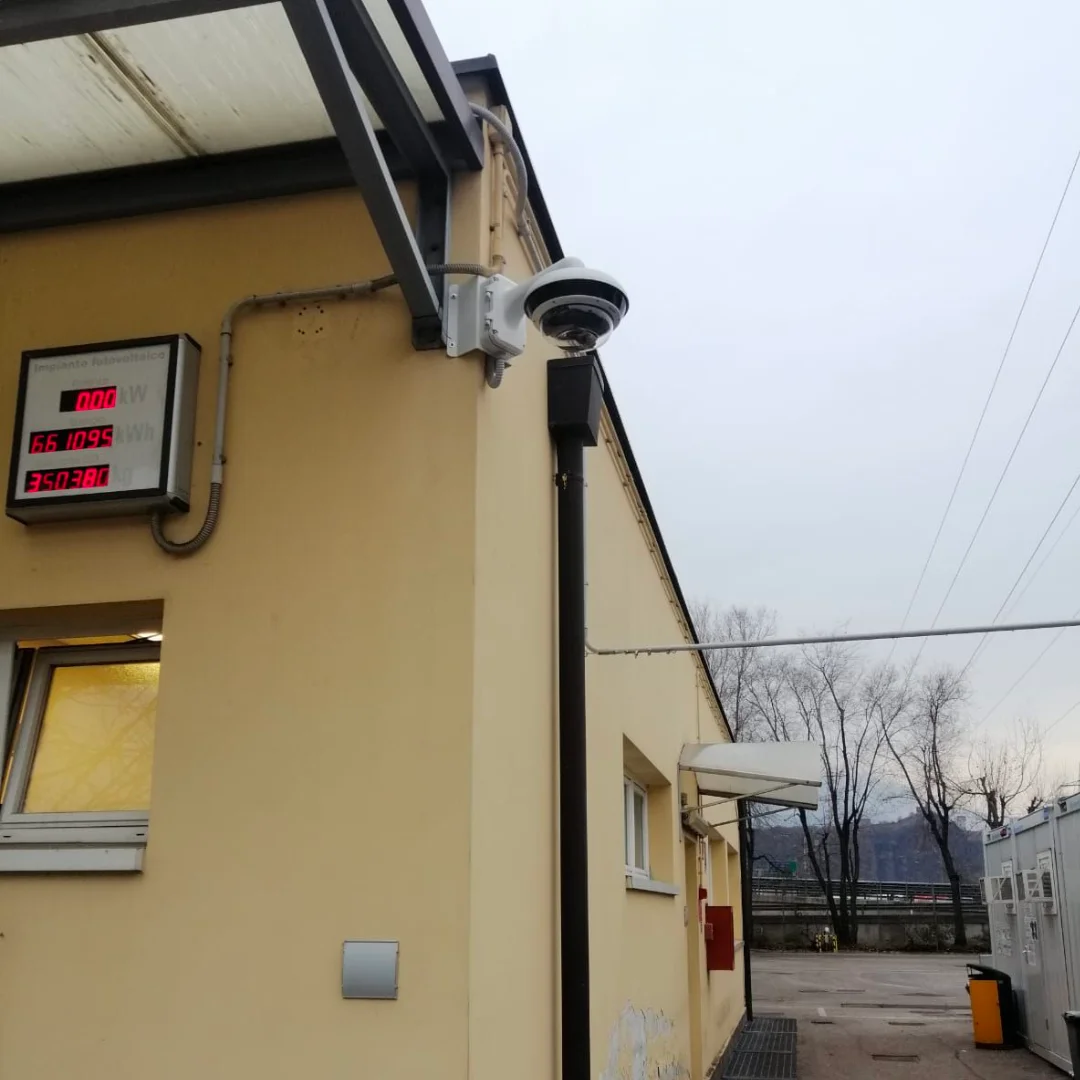 Telecamera multiottica fisheye per videosorveglianza panoramica 360 gradi - Monitoraggio aree ampie con singola camera