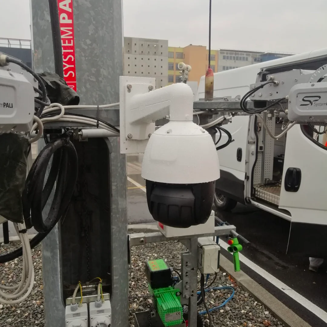 Telecamera PTZ motorizzata professionale per videosorveglianza dinamica - Pan Tilt Zoom con controllo remoto