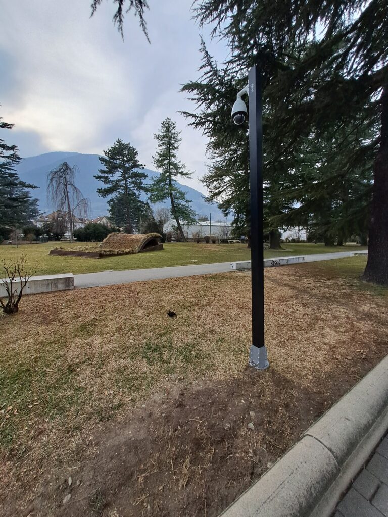 Installazione telecamera in parco pubblico